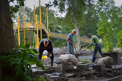 Aanleg klein theater Le Roy tuin