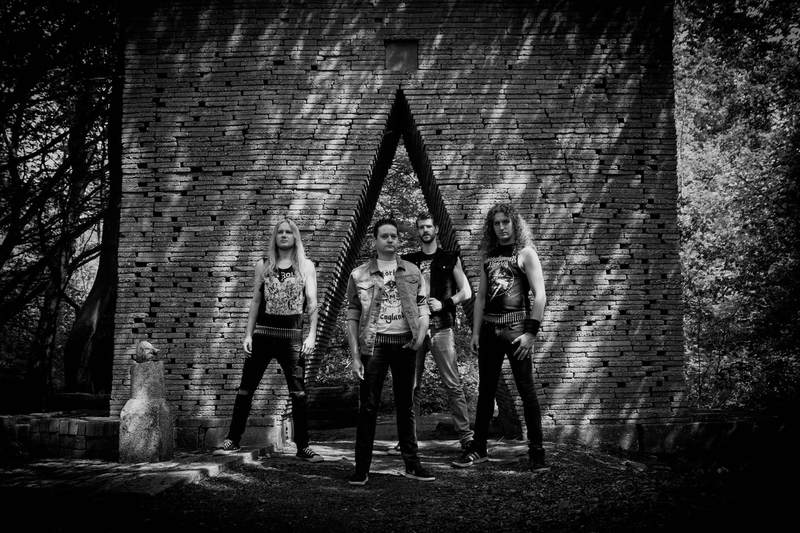 fotosessie ecokathedraal metalband Overruled