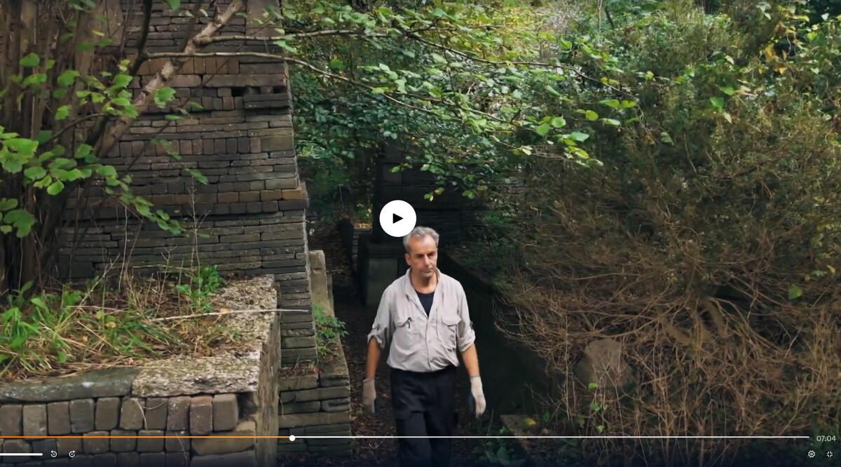 Fragment uit BinnensteBuiten: Marcel Prins in de ecokathedraal in Mildam