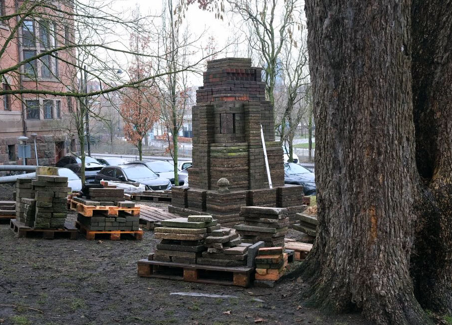 De ecokathedralen stapelingen van Stefan Darlan Boris bij de Words & Works Bienale in Aarhus (Foto: Stefan Darlan Boris)